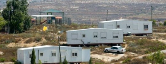 مستوطنون يضعون بيوتاً متنقلة وخيمة في أراضي جالود جنوب نابلس