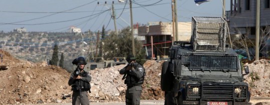 الاحتلال يفرض طوق أمني على الخليل ويسحب تصاريح سكان 