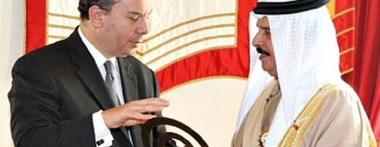 ملك البحرين حمد بن عيسى آل خليفة والحاخام اليهودي الأمريكي مارك شناير