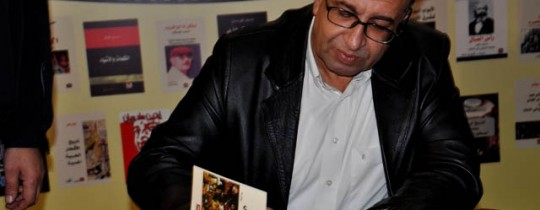 مروان عبد العال يوقع احد كتبه
