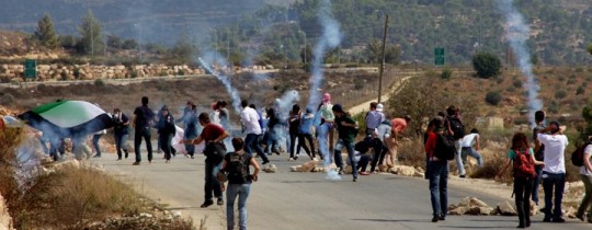 مسيرة فلسطينية تهاجمها قوات الاحتلال - أرشيف