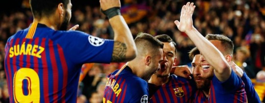 لاعبو برشلونة يحتفلون بالتسجيل في مرمى مانشستر يونايتد 16 أبريل/نيسان 2019. أ ف ب