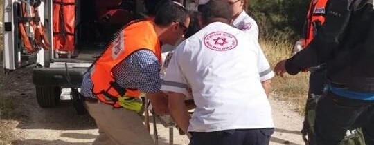 طعن صهيوني بسكين