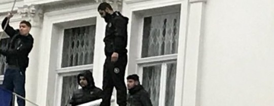 طهران تبلغ لندن اعتراضها الشديد بشأن الاعتداء على سفارتها