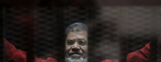 مرسي في قفص المحكمة