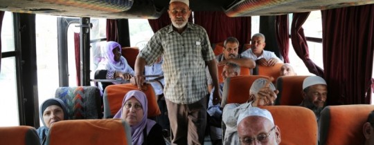 55 من أهالي الأسرى يغادرون القطاع لزيارة ذويهم