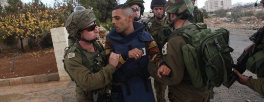 الصحفي علي دار علي.. وقمع قوات الاحتلال له خلال أدائه عمله بالضفة المحتلة