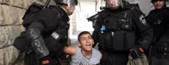 الاحتلال يعتقل فتى فلسطيني