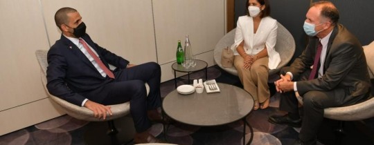 لحظة وصول السفير إلى الكيان