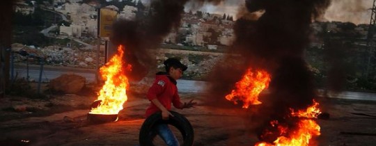 صورة أرشيفية من مواجهات في مخيم الجلزون الجمعة الماضية