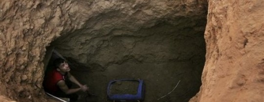 أحد الأنفاق التجارية جنوب قطاع غزة