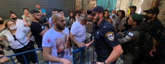 شرطة الاحتلال تعتدي على المسيحيين المحتفلين بسبت النور في القدس