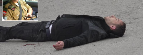 يظهر في المربع بأعلى اليسار قاتل الشهيد الشريف