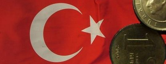 الليرة التركية انحدرت بشكل حاد بسبب حالة الغموض السياسي التي تعيشها البلاد