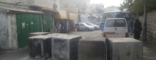 اغلاق احد شوارع القدس بالمكعبات الاسمنتية