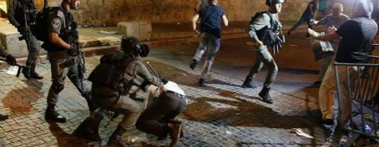 قمع المصلين عند باب الأسباط