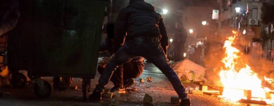 من المواجهات على دوار المنارة فجر أمس الجمعة