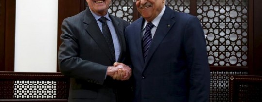 كارتر مع الرئيس عباس