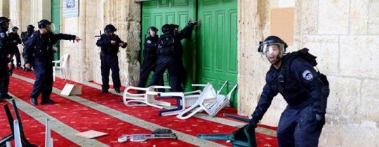 قوات الاحتلال داخل المسجد الأقصى - ارشيف