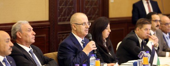  رامي الحمد الله، يتحدث خلال لقائه جمعية رجال الأعمال الفلسطينيين