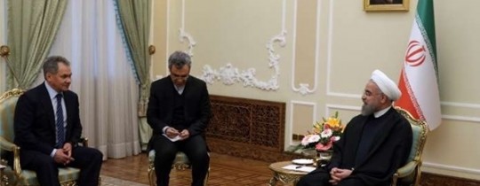 وزير الدفاع الروسي سيرغي شويغو والرئيس الإيراني حسن روحاني