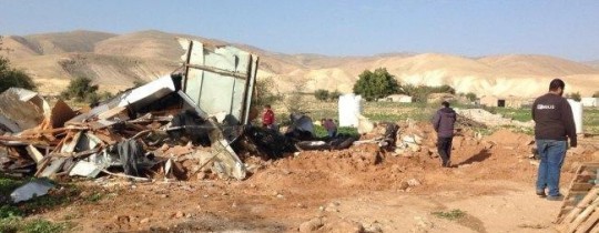 من مكان الهدم في فصايل الوسطى 