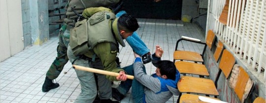 أجهزة الأمن بغزة والضفة تتمادى بعمليات التعذيب في السجون