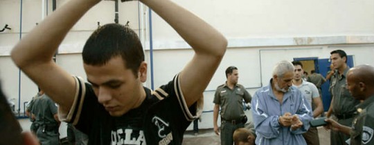 10 أسرى يتواجدون في قسم 