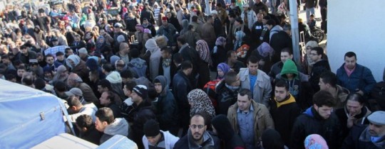 تجمع المسافرين في معبر رفح البري