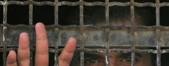 أسير فلسطيني - ارشيف