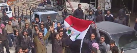 المواطنون السوريون يحتفلون بتحرير دوما من المسلحين ويرفعون العلم السوري فيها