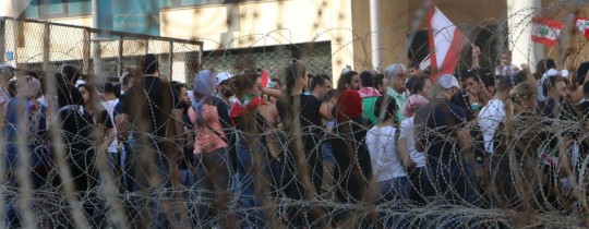 متظاهرون في لبنان- ارشيف