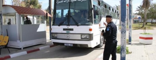 صورة | مغادرة الحافلة الأولى عبر #معبر_رفح البري صباح اليوم.