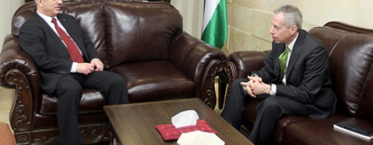 الحمد الله يبحث مع القنصل الأميركي آخر التطورات السياسية والاقتصادية