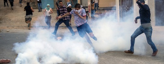 جانب من التظاهرات وقمعها من قوات الأمن
