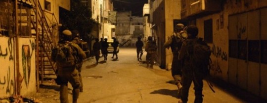 قوات الاحتلال تداهم محلات تجارية غرب جنين