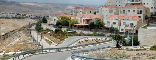 مستوطنة معاليه أدوميم بنيت على حساب أهالي الخان الأمر وأراضي شرقي القدس