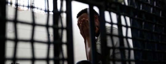 تعبيرية- الاسرى في سجون الاحتلال