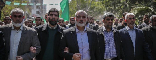 إسماعيل هنية في جنازة الشهيد مازن فقها