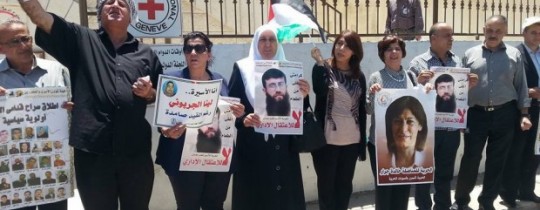 وقفات تضامنية مع الأسرى المضربين