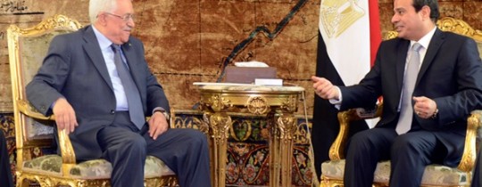 ارشيفية - الرئيس الفلسطيني محمود عباس ونظيره المصري عبد الفتاح السيسي