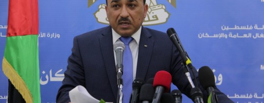 وزير الأشغال العامة والإسكان مفيد محمد الحساينة