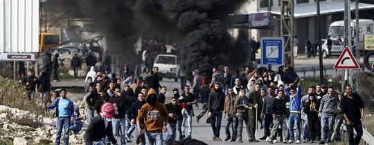 مواجهات بين شبان فلسطينيين وجنود الاحتلال