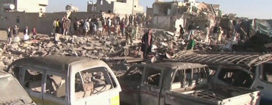 اثار الدمار الذي تخلفه غارات التحالف السعودي