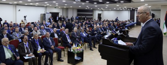 الحمدالله خلال المؤتمر 