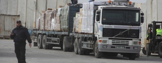 إدخال 650 شاحنة عبر معبر كرم أبو سالم