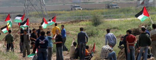 صورة من المواجهات شرق مخيم البريج وسط القطاع