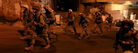 أرشيف: جنود الاحتلال يداهمون بلدات الضفة المحتلة