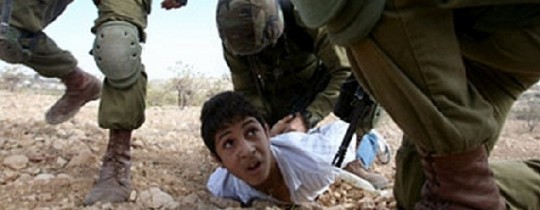 يتعرض الاطفال لأبشع أساليب العنف والتعذيب منذ لحظة الاعتقال