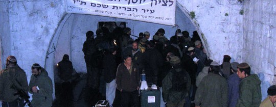 أرشيف: مستوطنون يقتحمون قبر يوسف